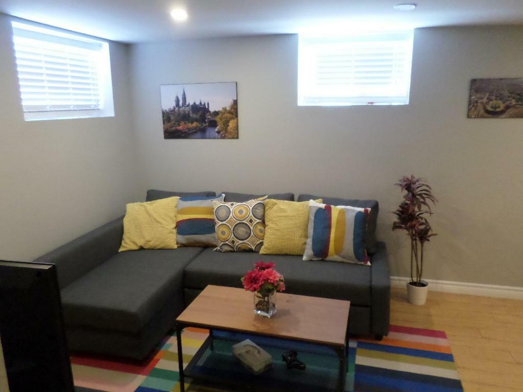 Fantastic And Modern Downtown 1-Bed Basement Apt., Parking Wi-Fi And Netflix Included أوتاوا المظهر الخارجي الصورة
