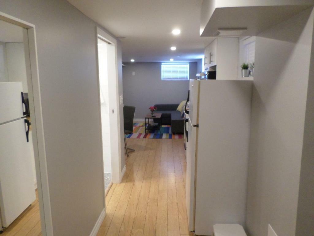 Fantastic And Modern Downtown 1-Bed Basement Apt., Parking Wi-Fi And Netflix Included أوتاوا المظهر الخارجي الصورة