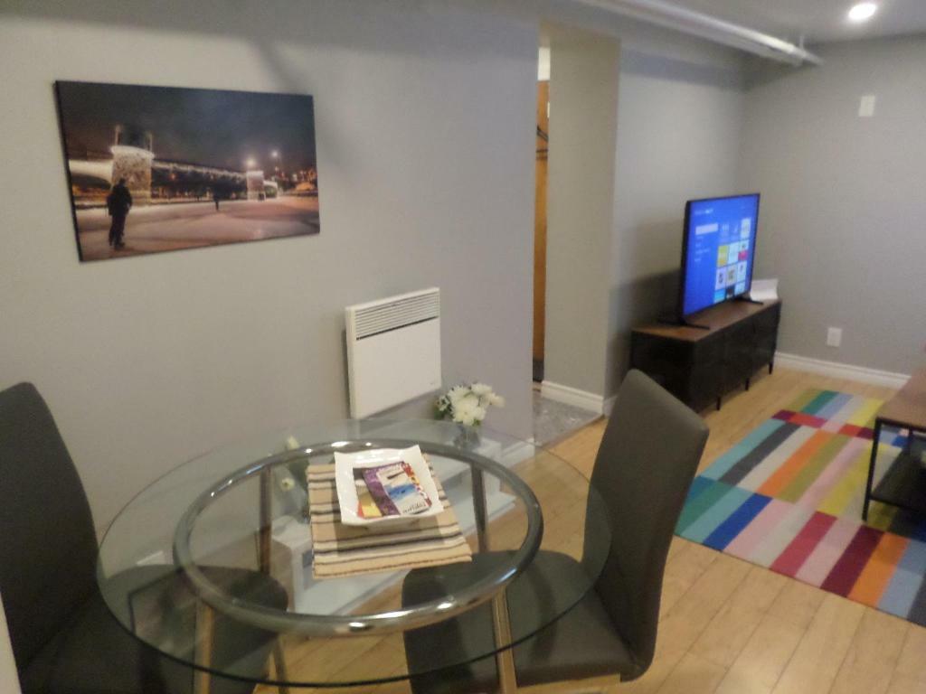 Fantastic And Modern Downtown 1-Bed Basement Apt., Parking Wi-Fi And Netflix Included أوتاوا المظهر الخارجي الصورة